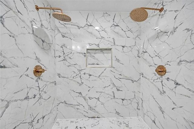 137 Creekview Drive, Woodstock, GA 30188