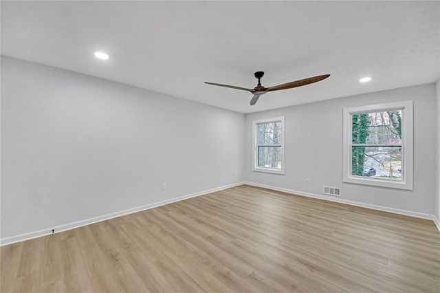 137 Creekview Drive, Woodstock, GA 30188