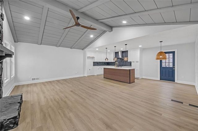 137 Creekview Drive, Woodstock, GA 30188