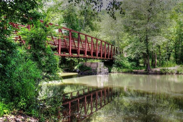 137 Creekview Drive, Woodstock, GA 30188