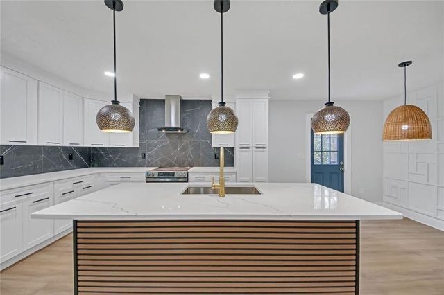 137 Creekview Drive, Woodstock, GA 30188