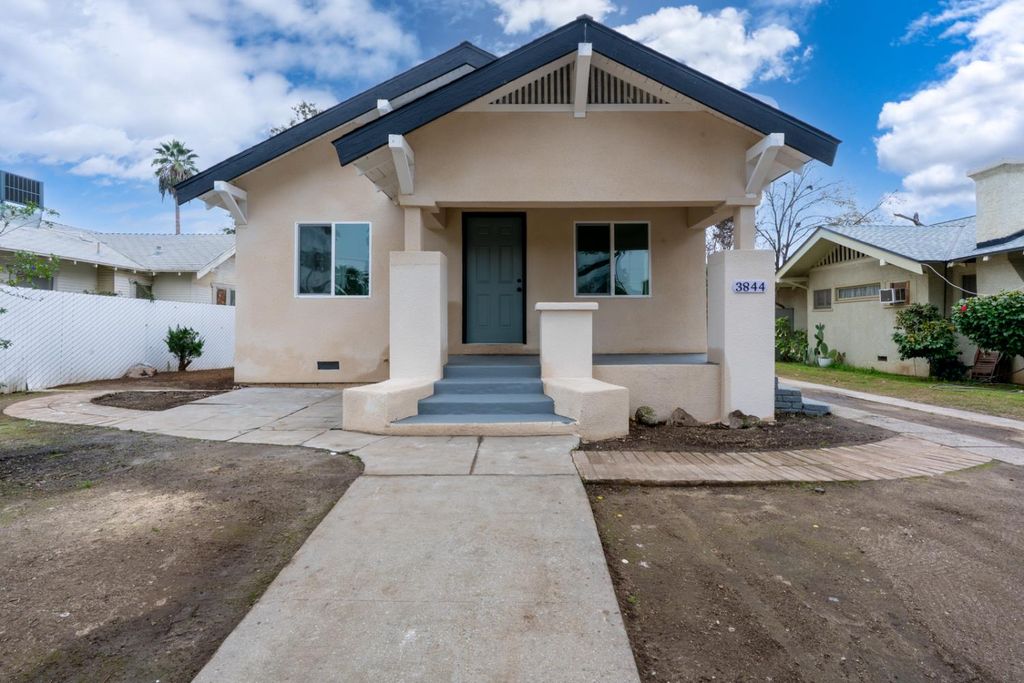 3844 E Balch, Fresno, CA 93702