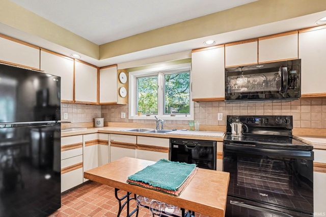 1728 W North Shore Drive, South Bend, IN 46617