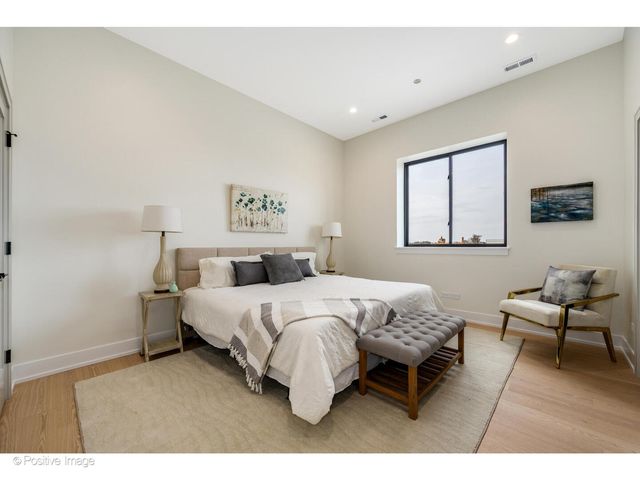 5340 N Lincoln Avenue 401, Chicago, IL 60625