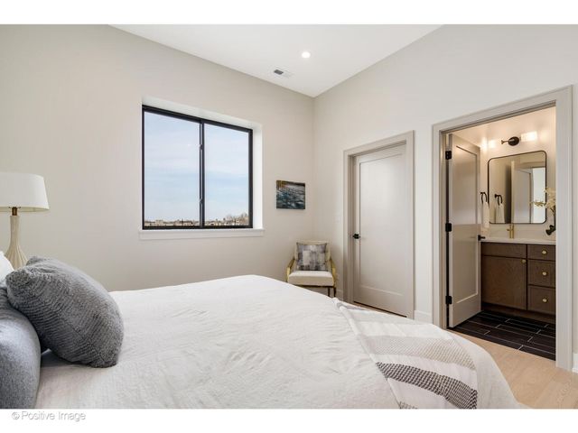 5340 N Lincoln Avenue 401, Chicago, IL 60625