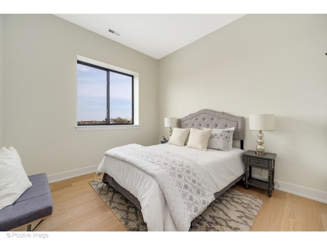 5340 N Lincoln Avenue 401, Chicago, IL 60625