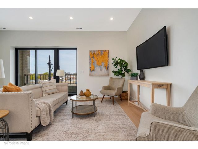 5340 N Lincoln Avenue 401, Chicago, IL 60625