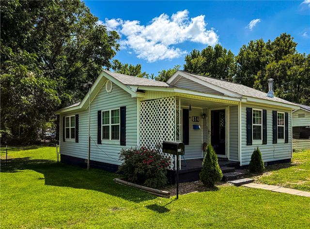 614 NE 2nd Street, Atkins, AR 72823