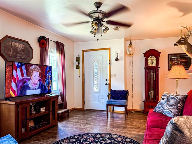 614 NE 2nd Street, Atkins, AR 72823