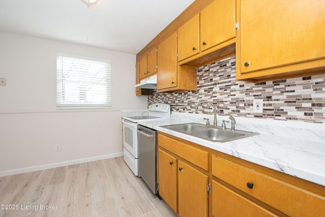 417 Saguaro Dr, Louisville, KY 40229