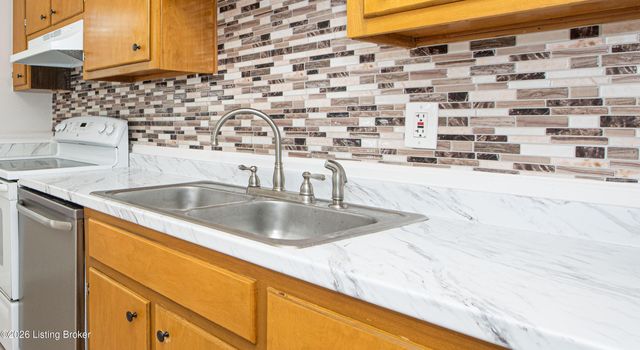 417 Saguaro Dr, Louisville, KY 40229