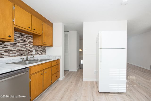 417 Saguaro Dr, Louisville, KY 40229