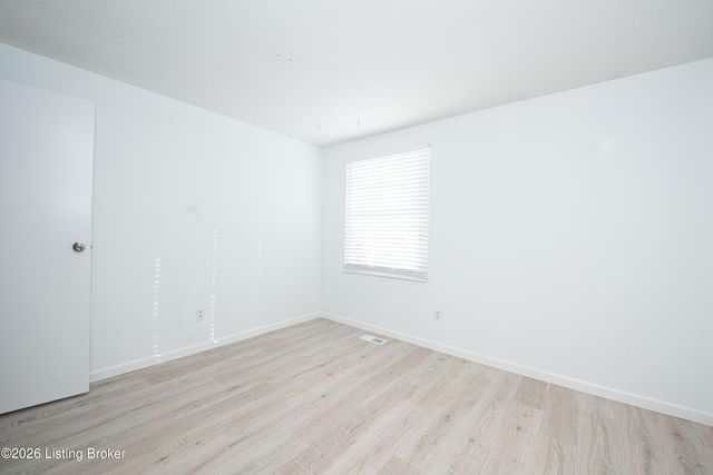 417 Saguaro Dr, Louisville, KY 40229