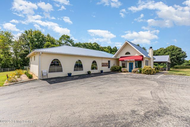 417 Saguaro Dr, Louisville, KY 40229