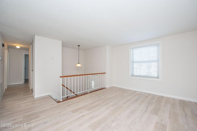 417 Saguaro Dr, Louisville, KY 40229