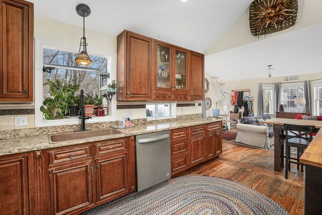 215 South St, Wrentham, MA 02093