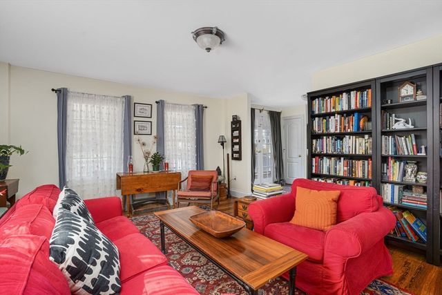 215 South St, Wrentham, MA 02093