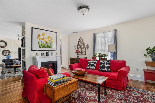 215 South St, Wrentham, MA 02093