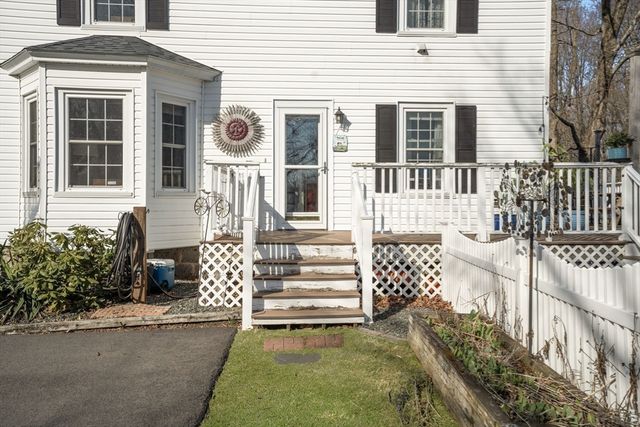 215 South St, Wrentham, MA 02093