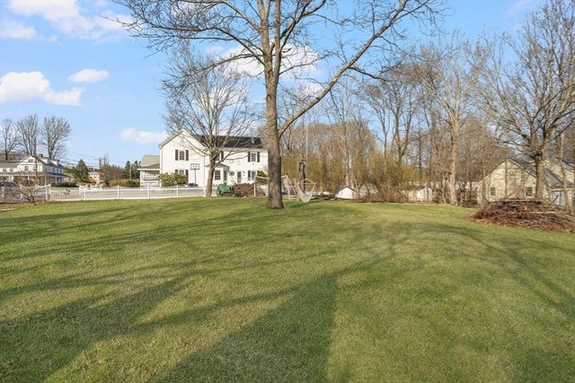 215 South St, Wrentham, MA 02093