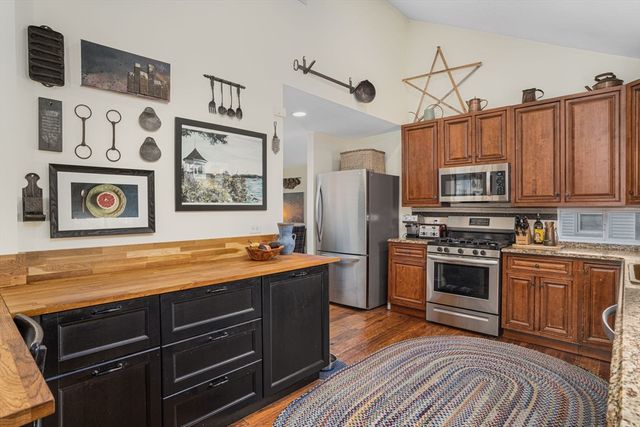 215 South St, Wrentham, MA 02093