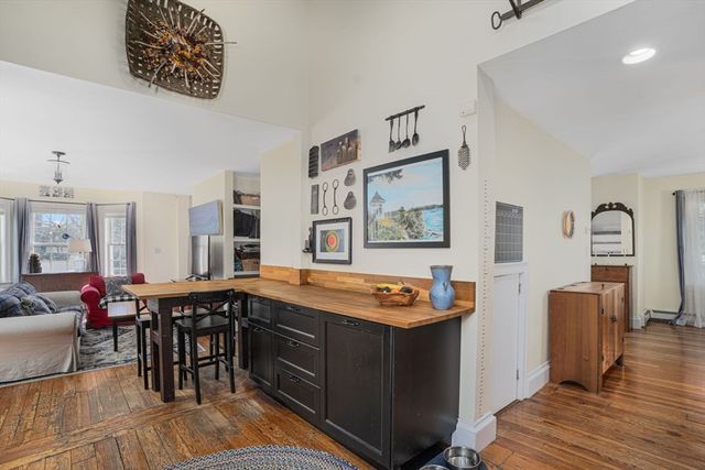 215 South St, Wrentham, MA 02093