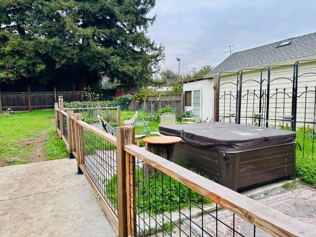 108 Pierson St, Santa Rosa, CA 95401