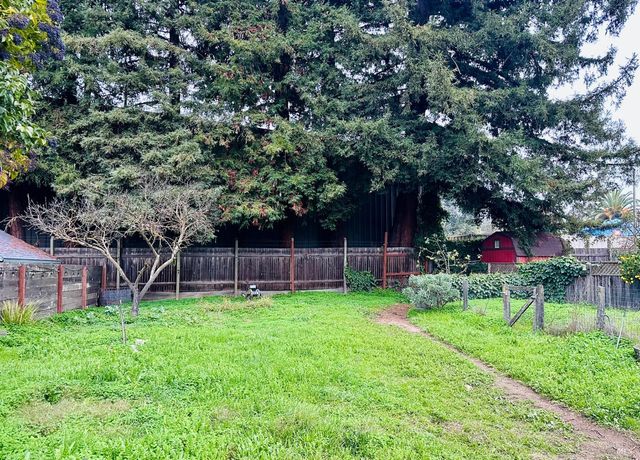 108 Pierson St, Santa Rosa, CA 95401