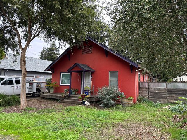 108 Pierson St, Santa Rosa, CA 95401