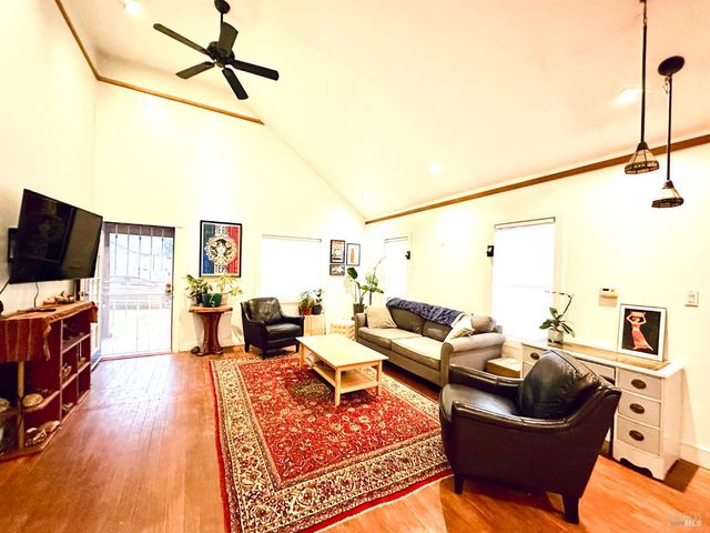 108 Pierson St, Santa Rosa, CA 95401