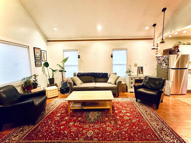 108 Pierson St, Santa Rosa, CA 95401