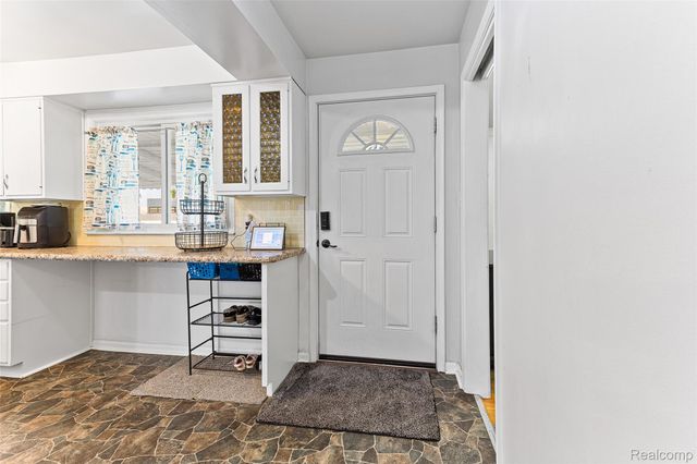 23020 Farmington Road, Farmington, MI 48336