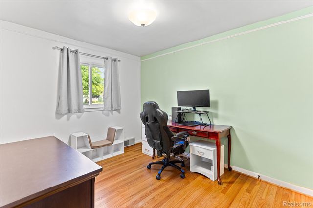 23020 Farmington Road, Farmington, MI 48336