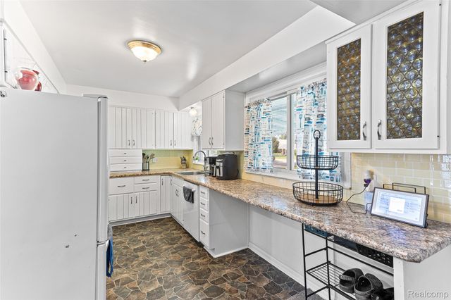 23020 Farmington Road, Farmington, MI 48336