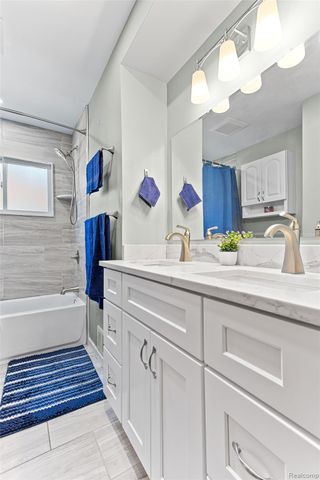 23020 Farmington Road, Farmington, MI 48336