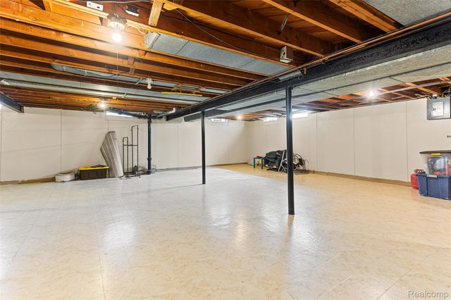 23020 Farmington Road, Farmington, MI 48336