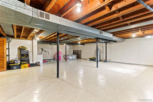 23020 Farmington Road, Farmington, MI 48336