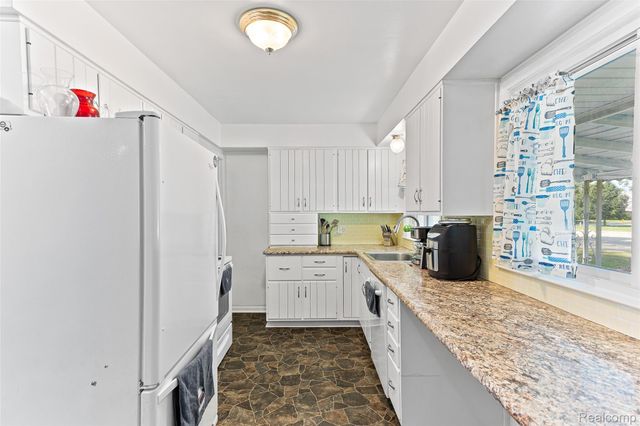 23020 Farmington Road, Farmington, MI 48336