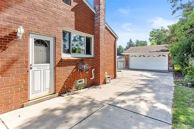 23020 Farmington Road, Farmington, MI 48336