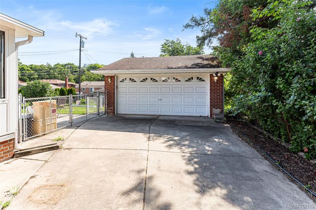 23020 Farmington Road, Farmington, MI 48336