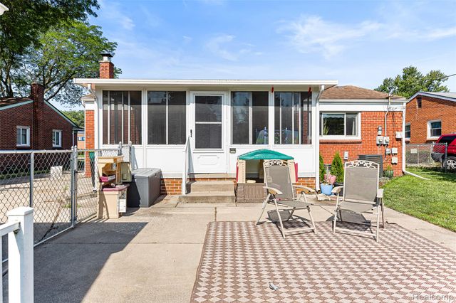 23020 Farmington Road, Farmington, MI 48336