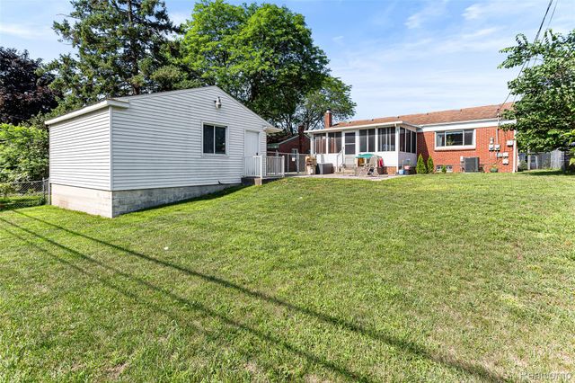 23020 Farmington Road, Farmington, MI 48336