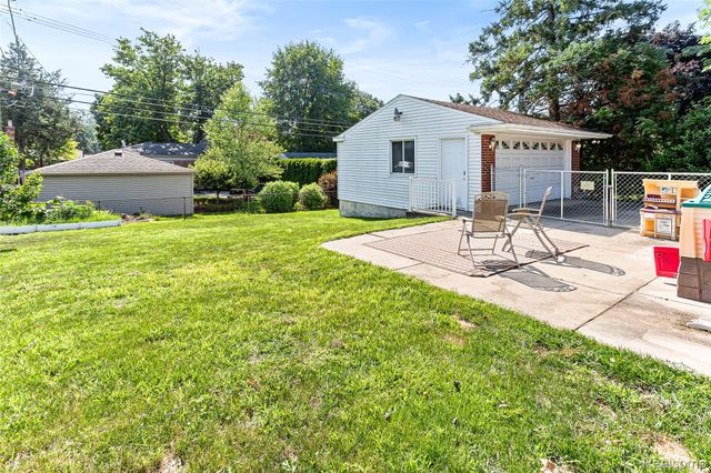 23020 Farmington Road, Farmington, MI 48336