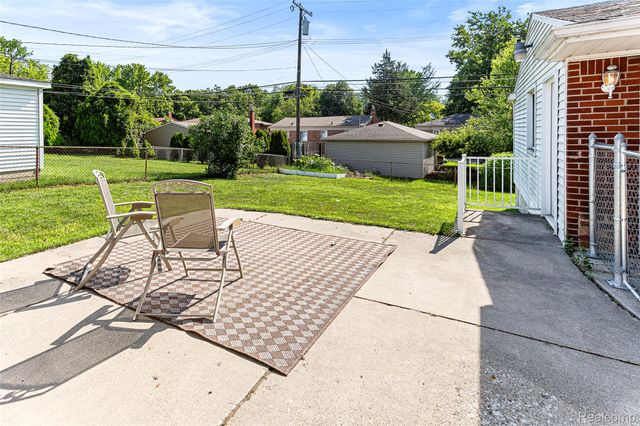 23020 Farmington Road, Farmington, MI 48336