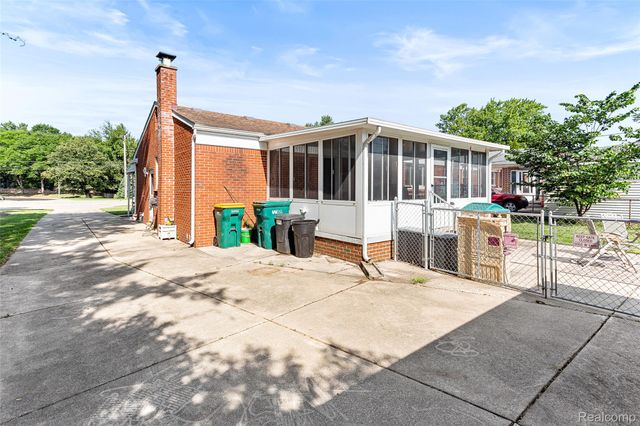 23020 Farmington Road, Farmington, MI 48336