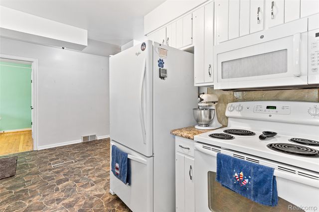 23020 Farmington Road, Farmington, MI 48336