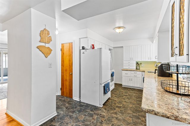23020 Farmington Road, Farmington, MI 48336