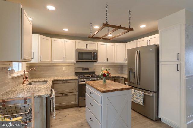 406 WILSHIRE DR, Cleona, PA 17042