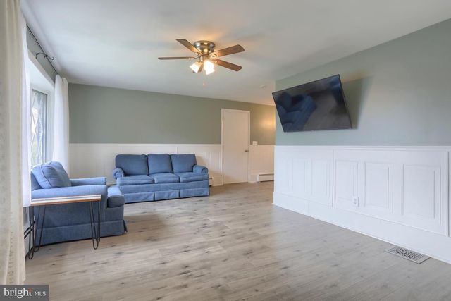 406 WILSHIRE DR, Cleona, PA 17042