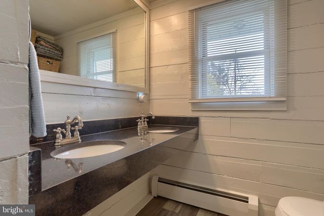 406 WILSHIRE DR, Cleona, PA 17042